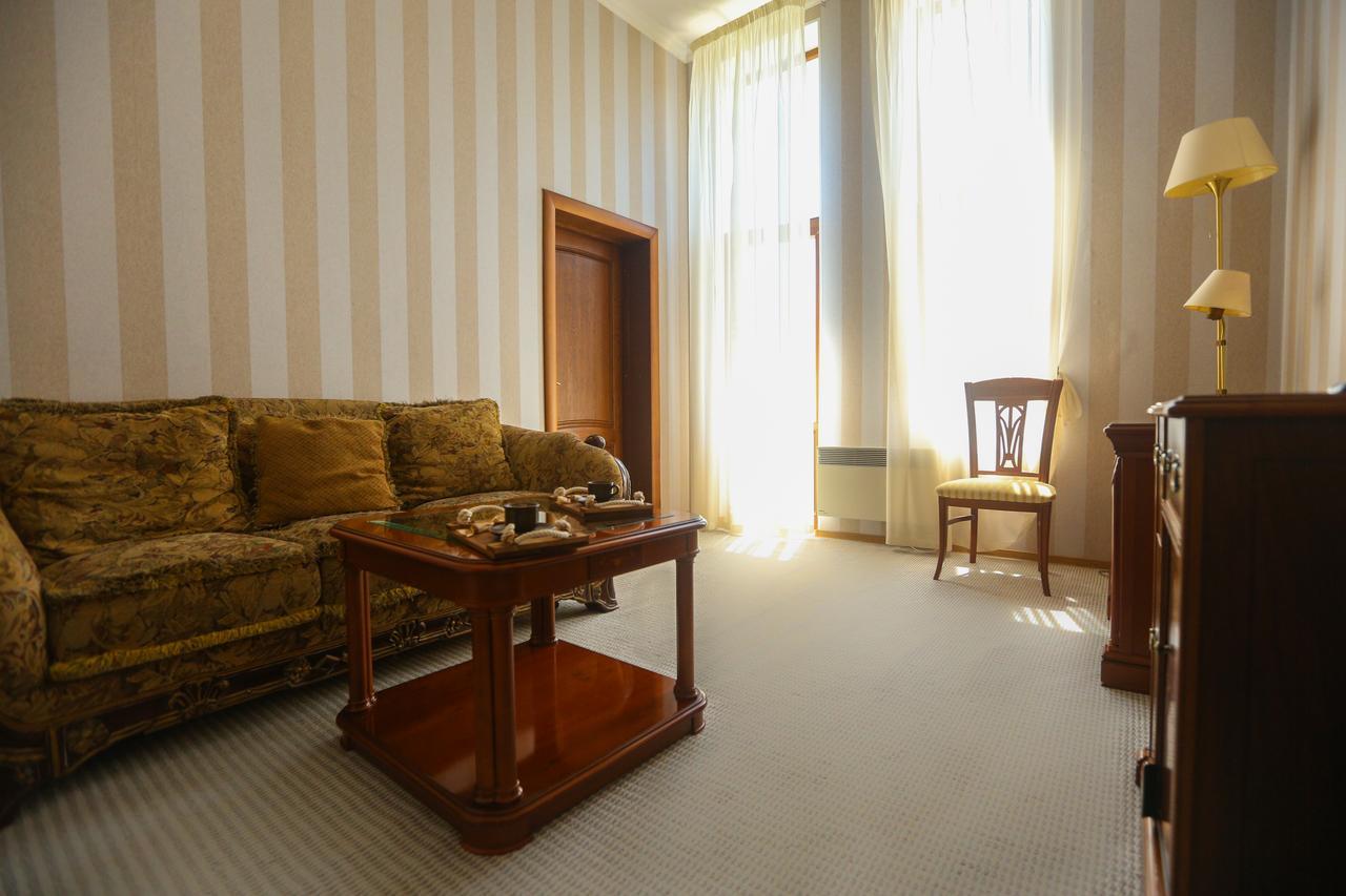 Ritsa Hotel ซุคุม ภายนอก รูปภาพ